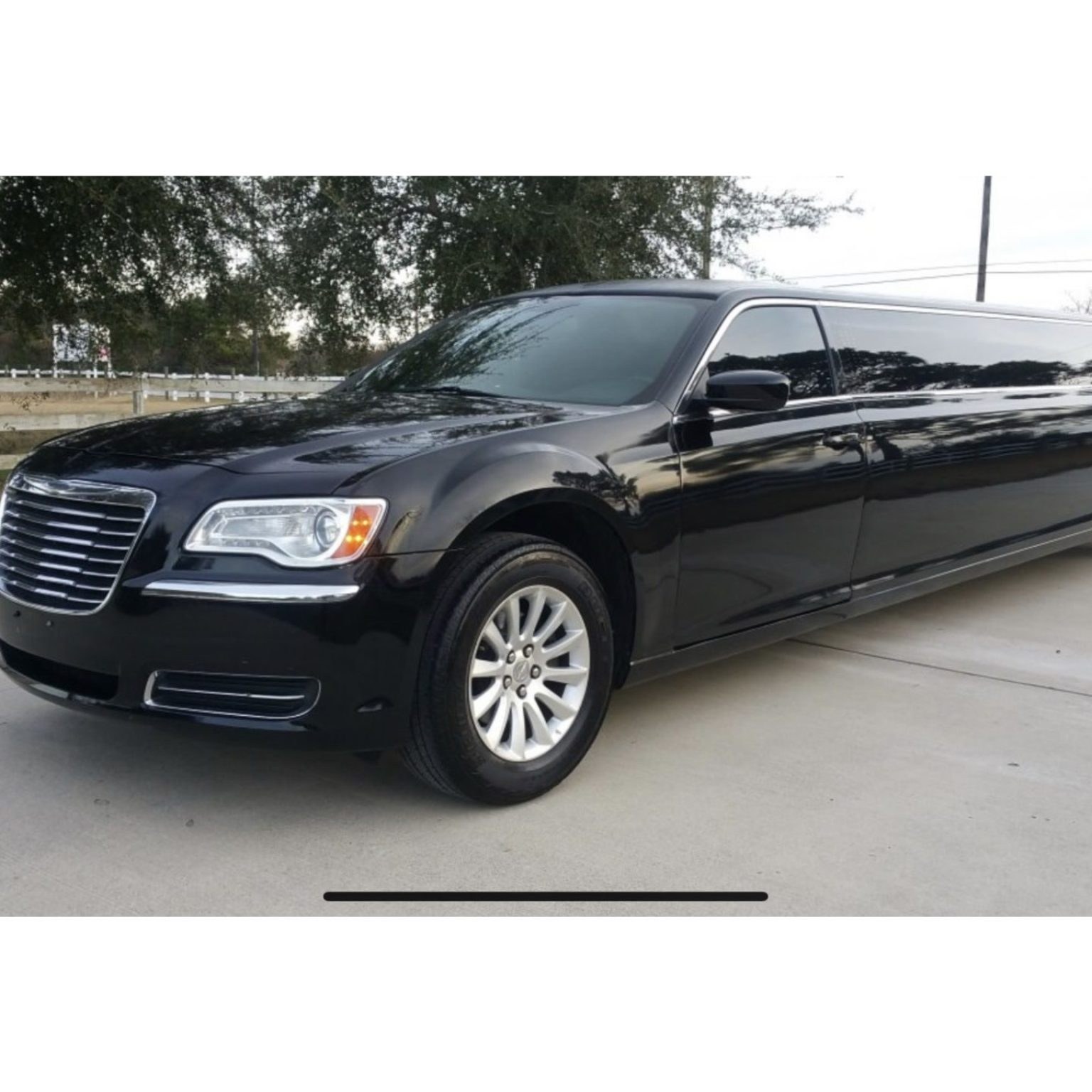 Chrysler 300 Stretch Limousine — Ballantyne Limousine, photo 10 of 10