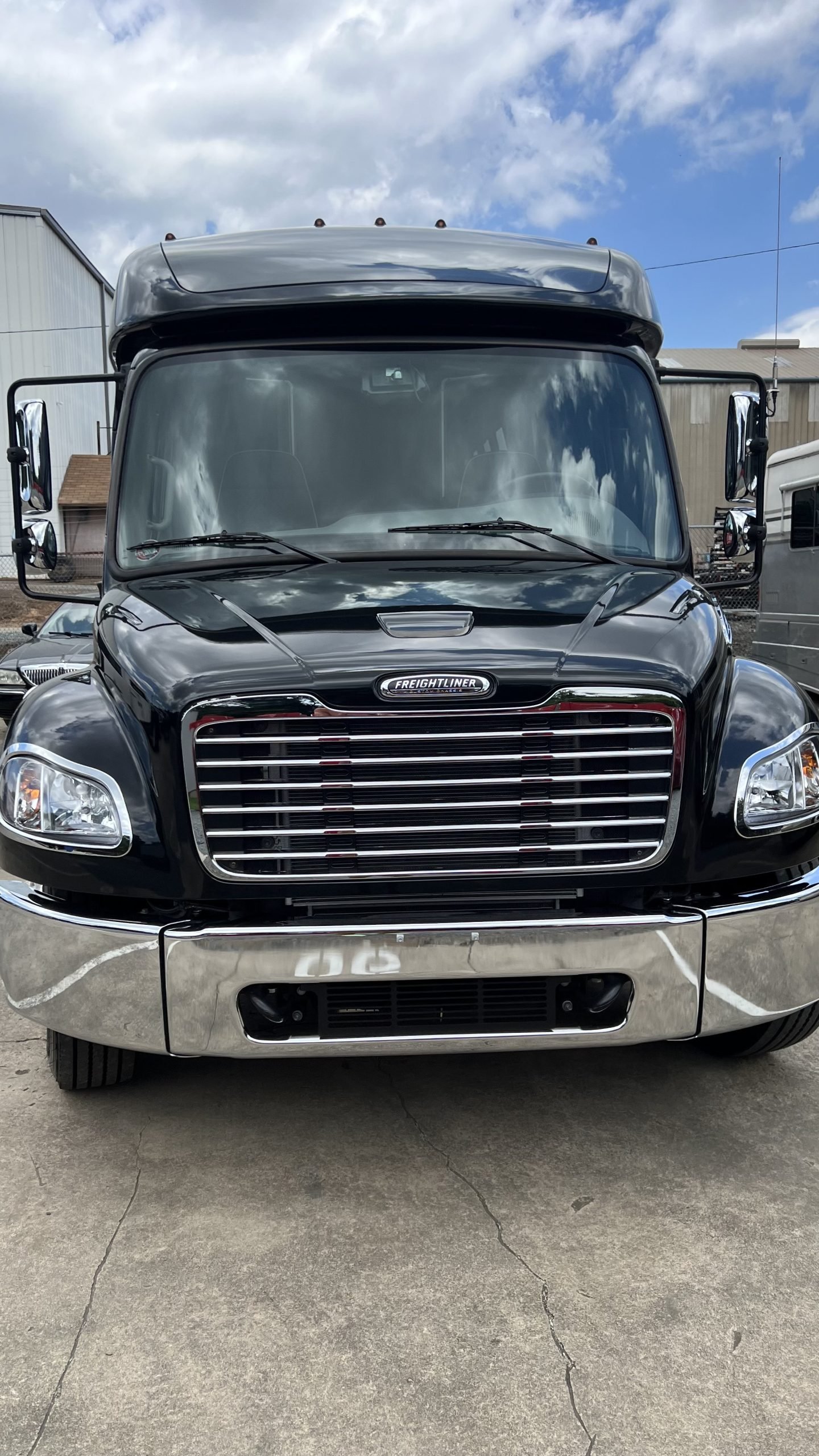 Executive Mini-Bus — Ballantyne Limousine, photo 5 of 6
