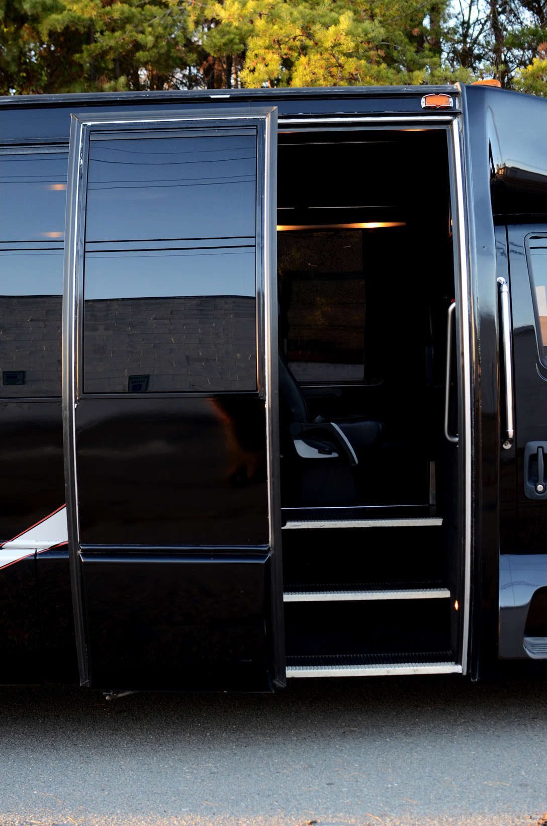 Executive Mini-Bus — Ballantyne Limousine, photo 6 of 6