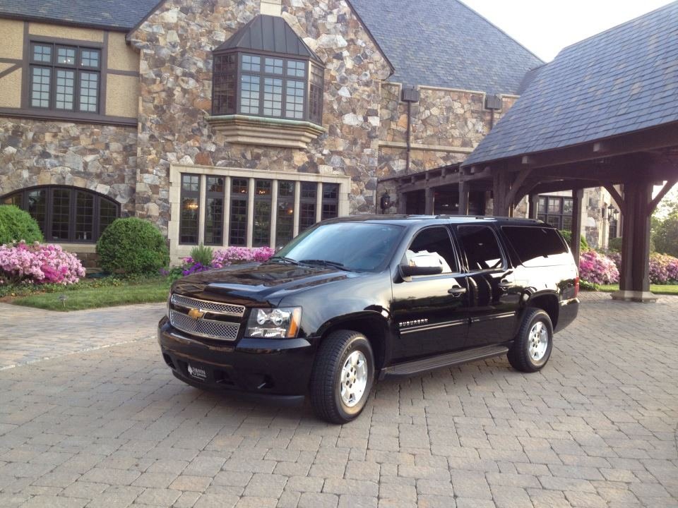 Executive Suburban SUV — Ballantyne Limousine, photo 4 of 11