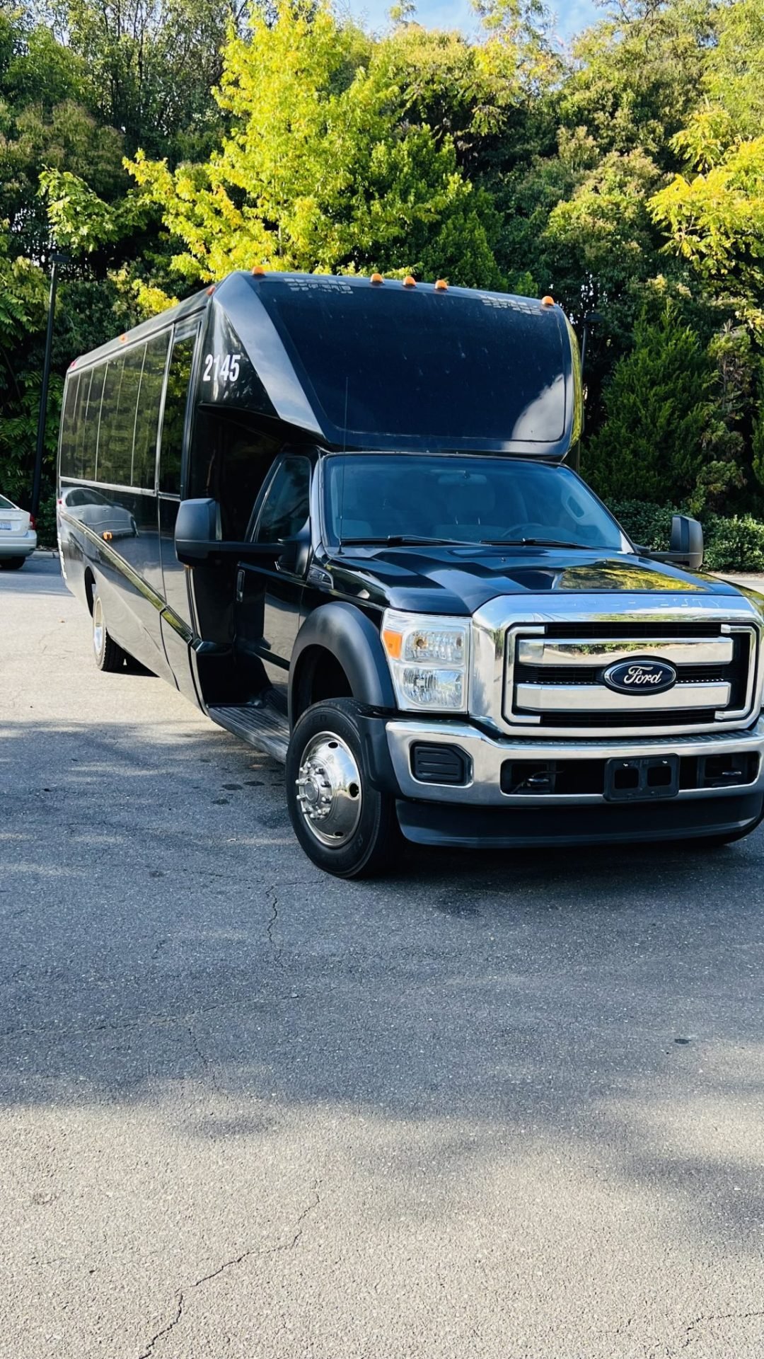Limo Executive Bus — Ballantyne Limousine, photo 4 of 4