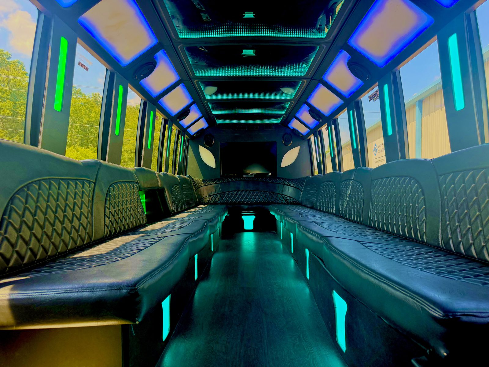 Limo Executive Bus — Ballantyne Limousine, photo 2 of 6