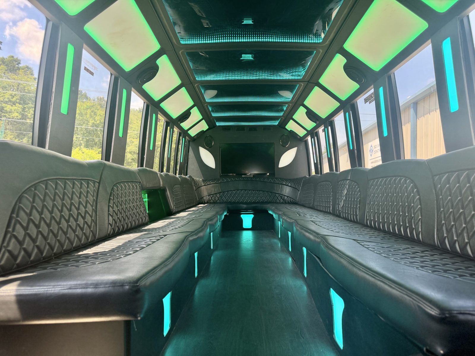 Limo Executive Bus — Ballantyne Limousine, photo 3 of 6