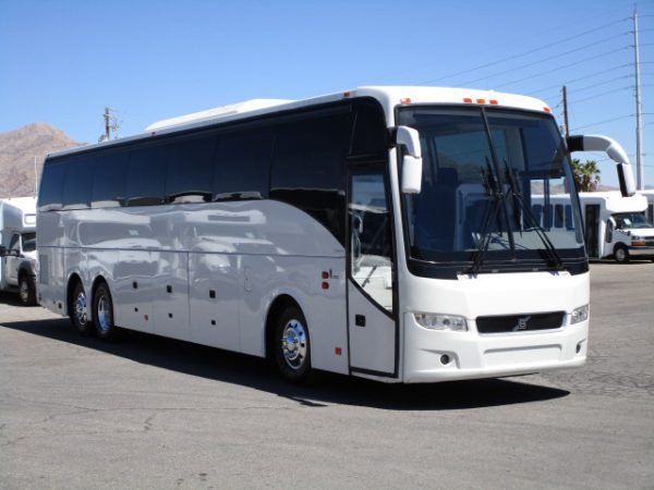 Luxury Coach Bus — Ballantyne Limousine, photo 2 of 2