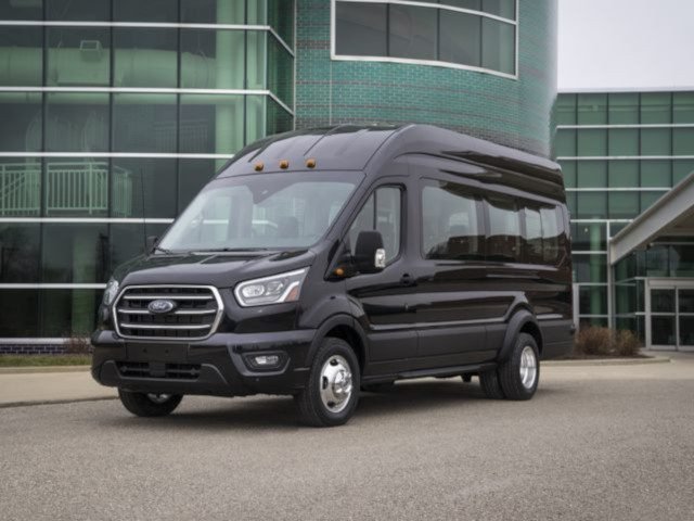 Luxury Van — Ballantyne Limousine, photo 7 of 7