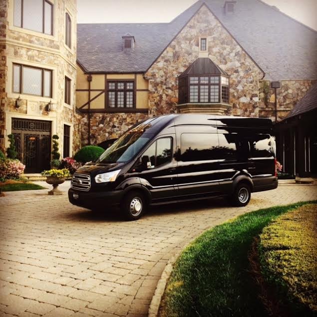 Luxury Van — Ballantyne Limousine, photo 5 of 7